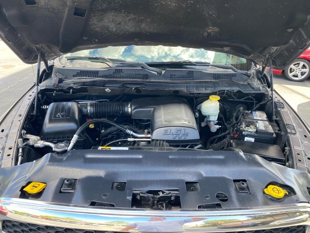 RAM 1500 SLT Crew Cab 2WD SWB 2017