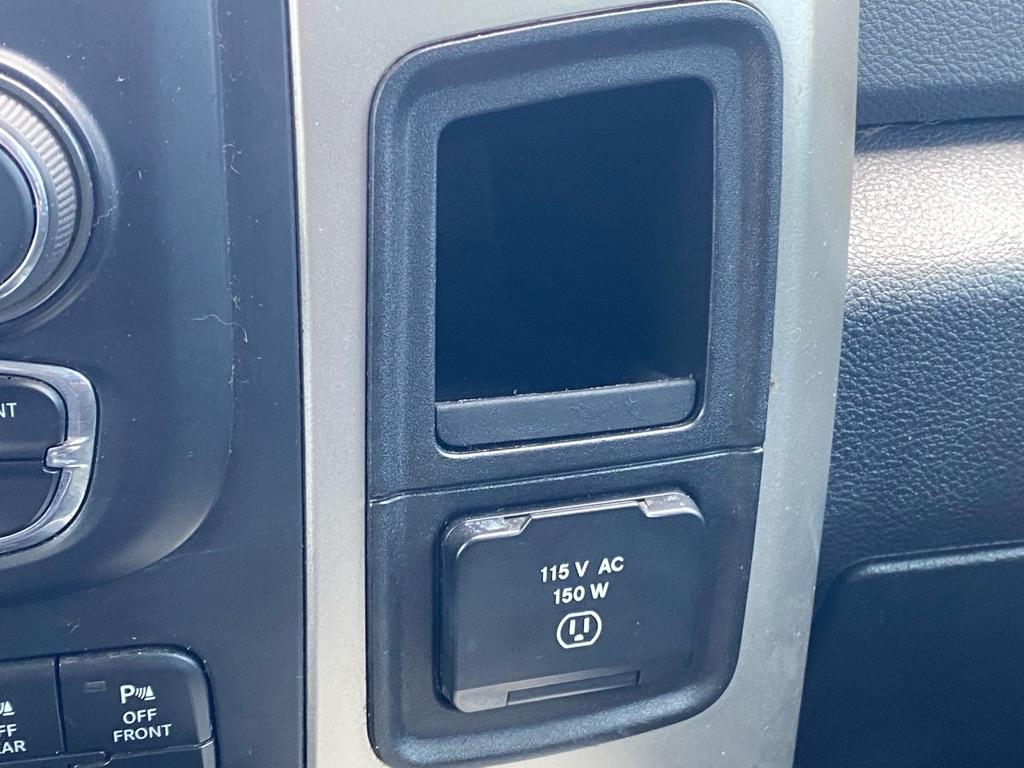 RAM 1500 Big Horn Crew Cab 4WD SWB 2017