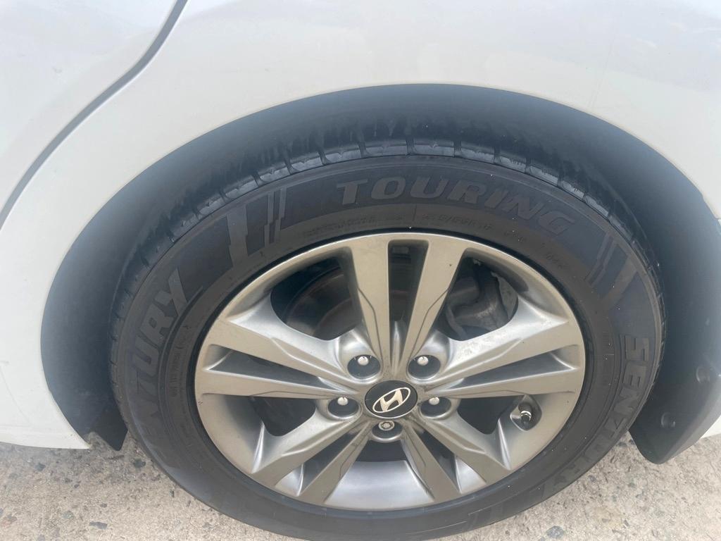 Hyundai Elantra  2018