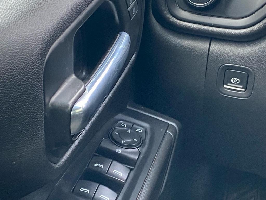 Chevrolet Silverado 1500 Custom Crew Cab Short Box 4WD 2021