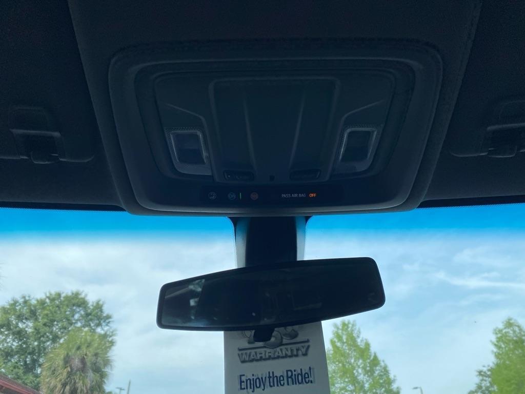 Chevrolet Silverado 1500 Custom Crew Cab Short Box 4WD 2021