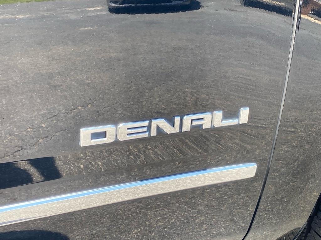 GMC Yukon XL Denali 2017