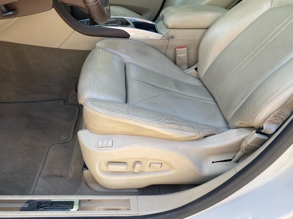 Cadillac SRX Luxury Collection 2011
