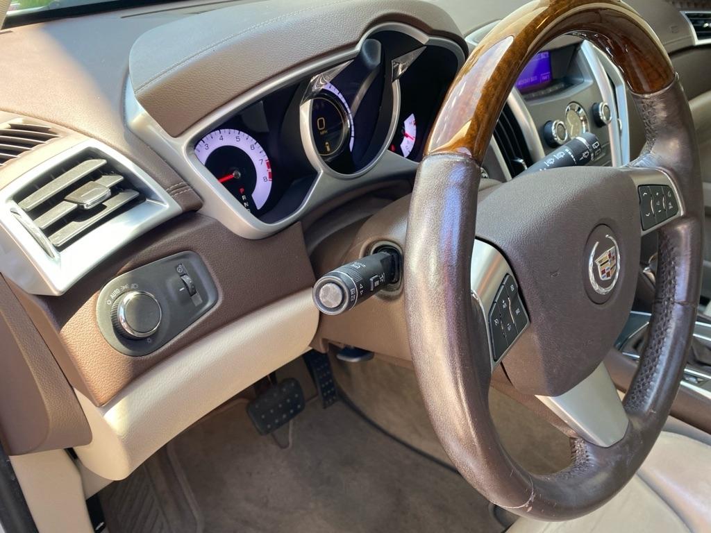 Cadillac SRX Luxury Collection 2011