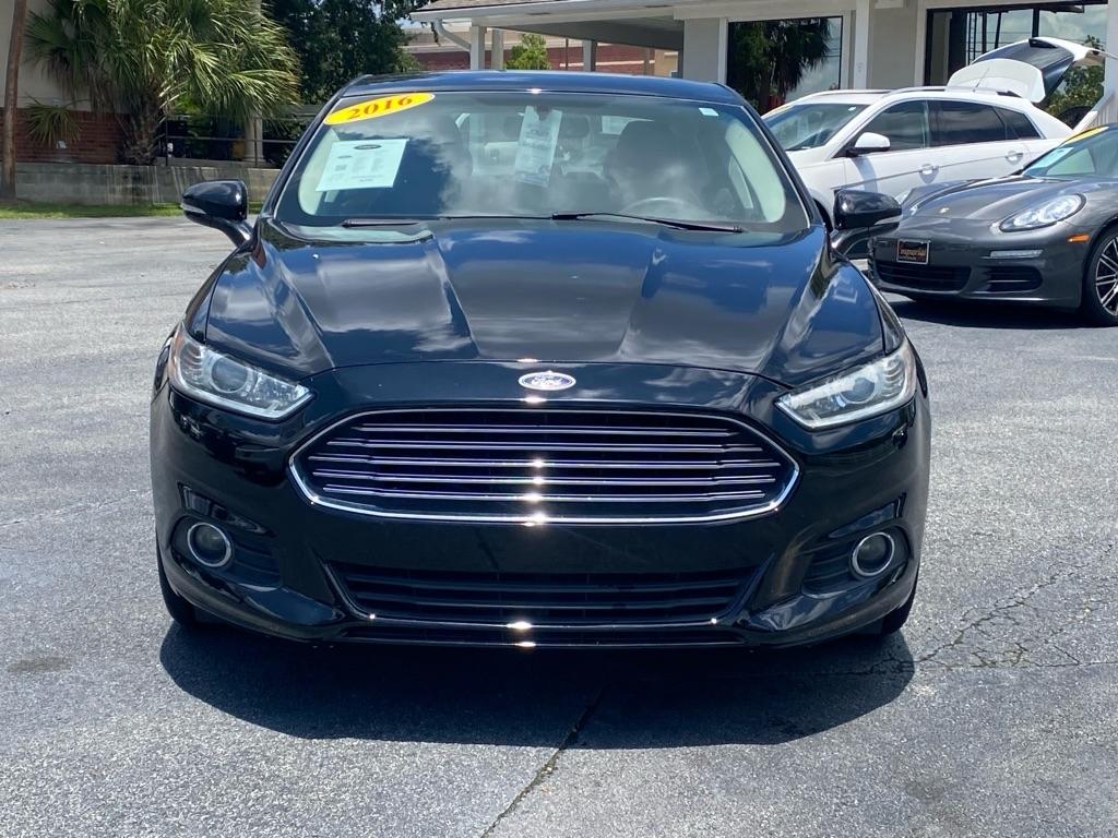 Ford Fusion SE 4D Sedan 4 Cyl 2016