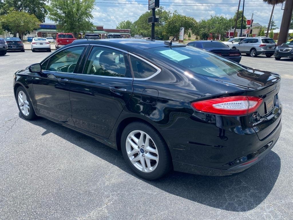 Ford Fusion SE 4D Sedan 4 Cyl 2016
