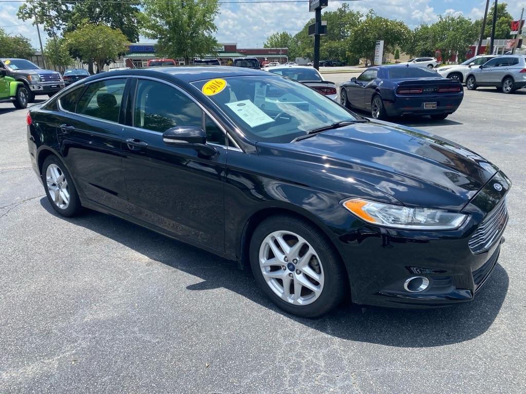 Ford Fusion SE 4D Sedan 4 Cyl 2016
