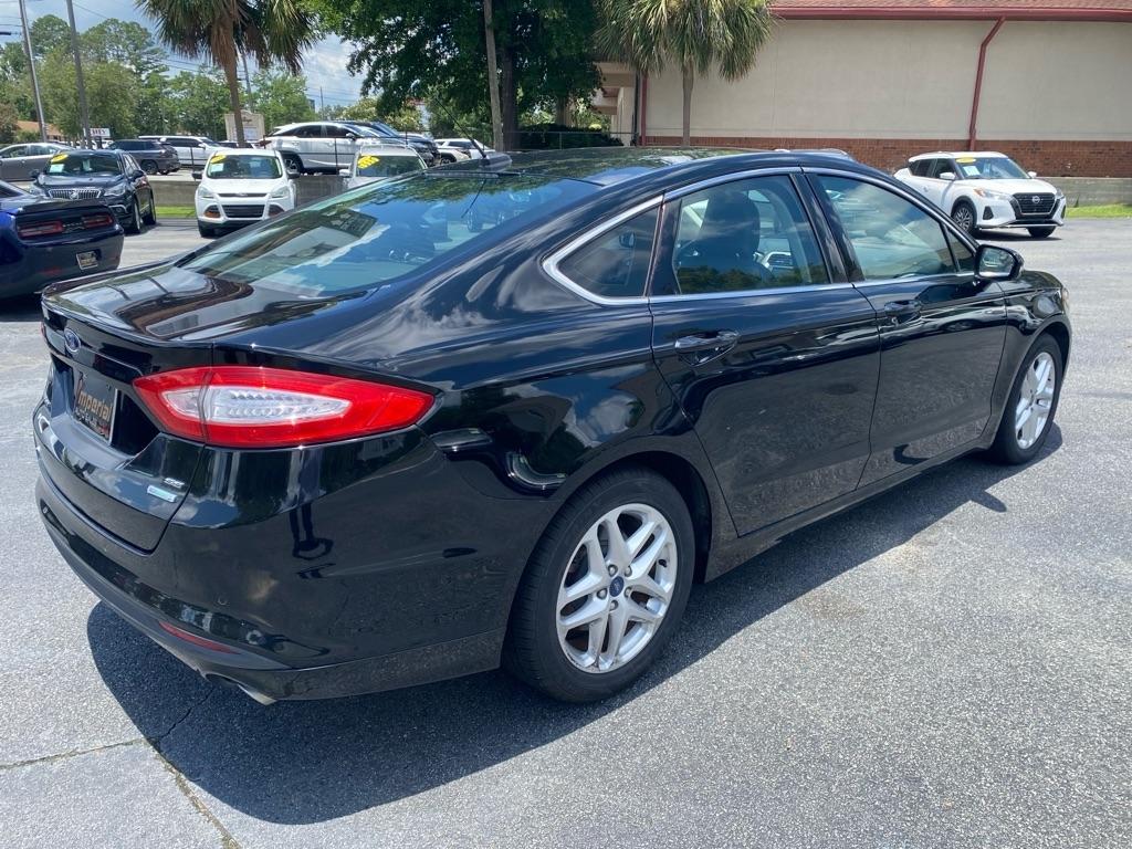 Ford Fusion SE 4D Sedan 4 Cyl 2016