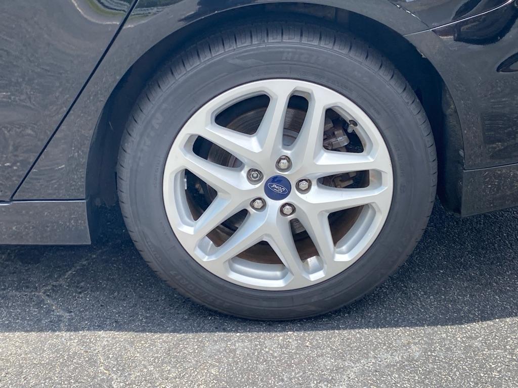 Ford Fusion SE 4D Sedan 4 Cyl 2016
