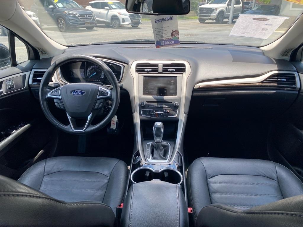 Ford Fusion SE 4D Sedan 4 Cyl 2016