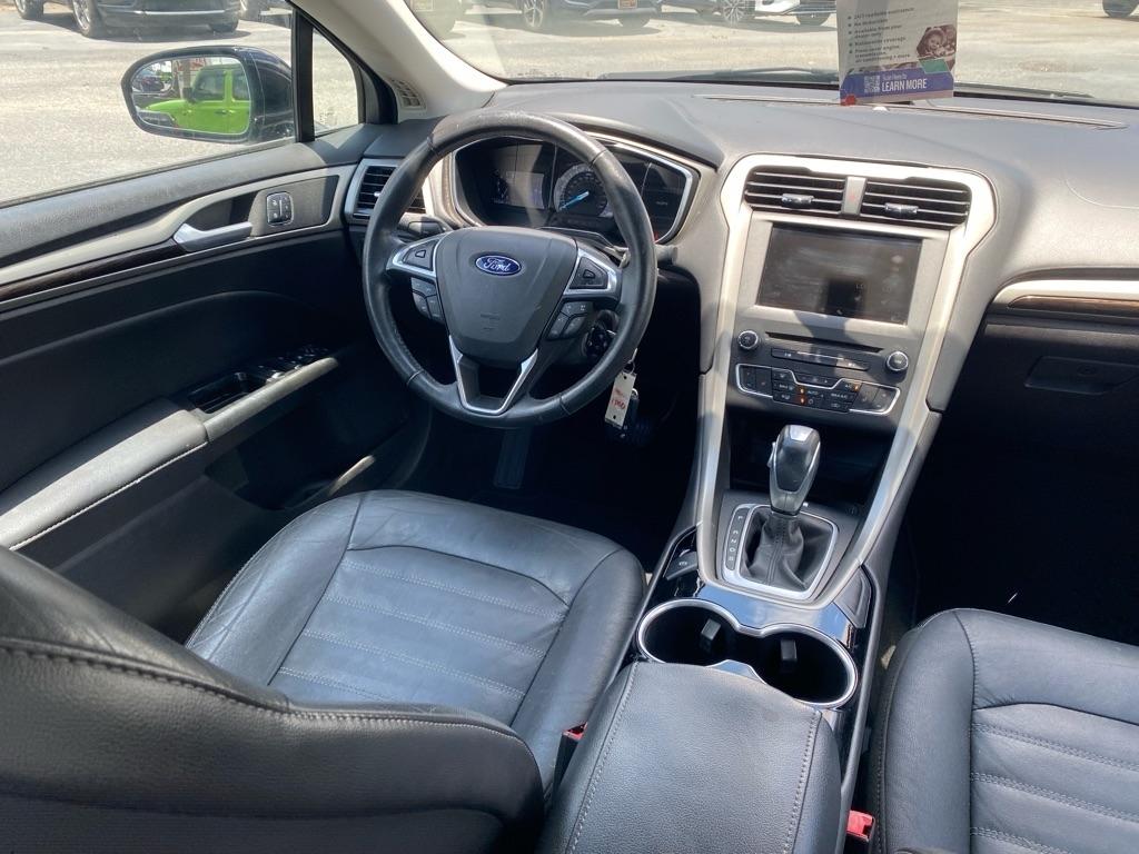 Ford Fusion SE 4D Sedan 4 Cyl 2016