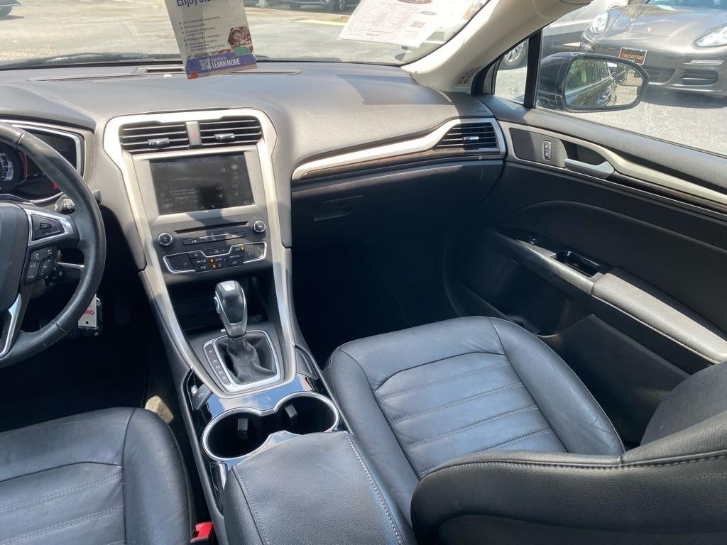 Ford Fusion SE 4D Sedan 4 Cyl 2016