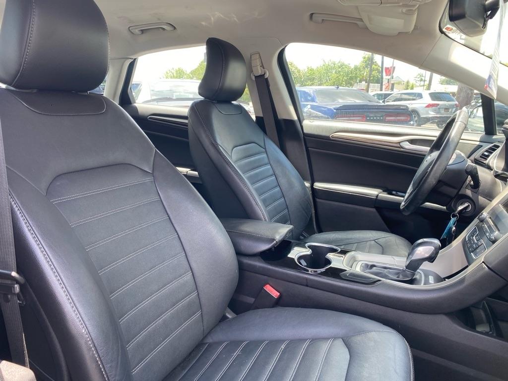 Ford Fusion SE 4D Sedan 4 Cyl 2016
