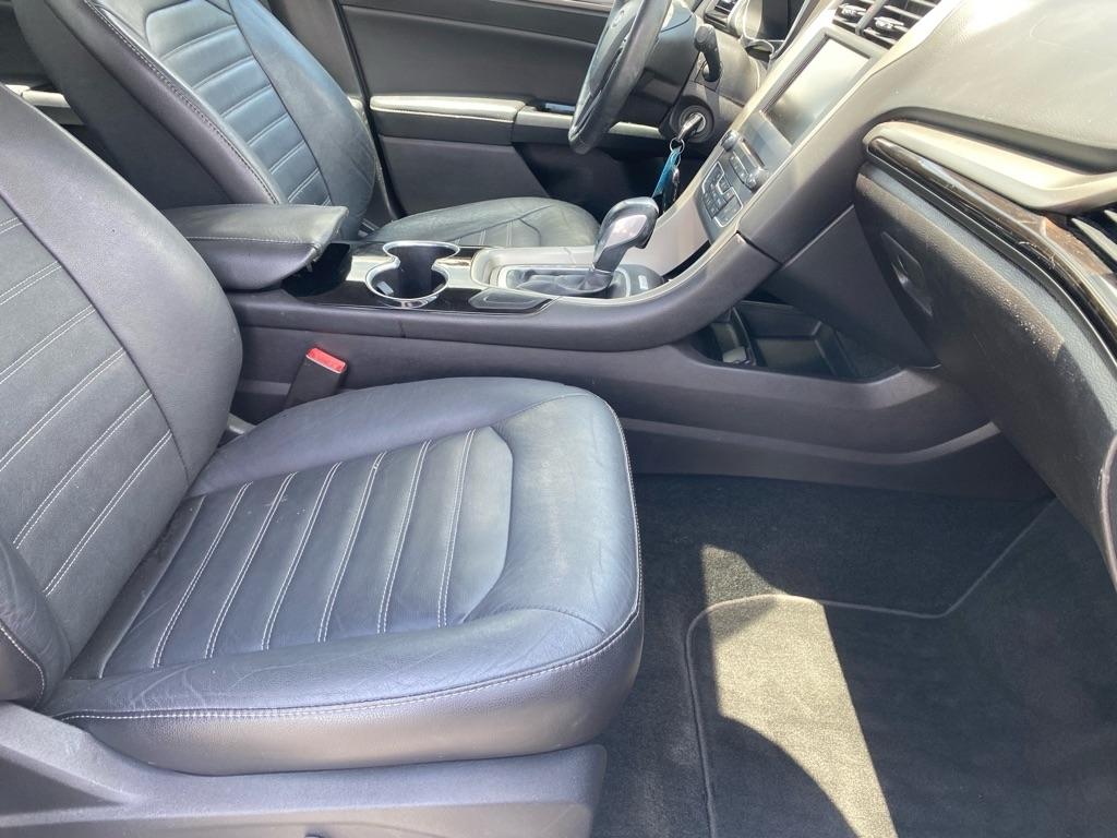 Ford Fusion SE 4D Sedan 4 Cyl 2016