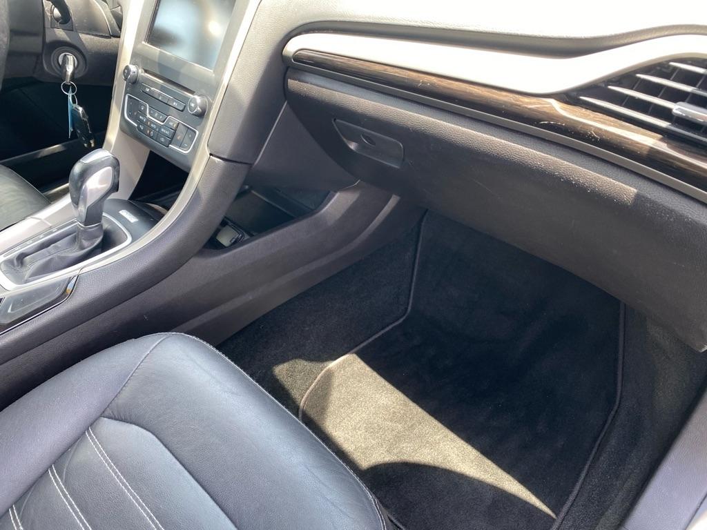 Ford Fusion SE 4D Sedan 4 Cyl 2016