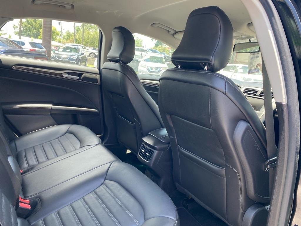 Ford Fusion SE 4D Sedan 4 Cyl 2016