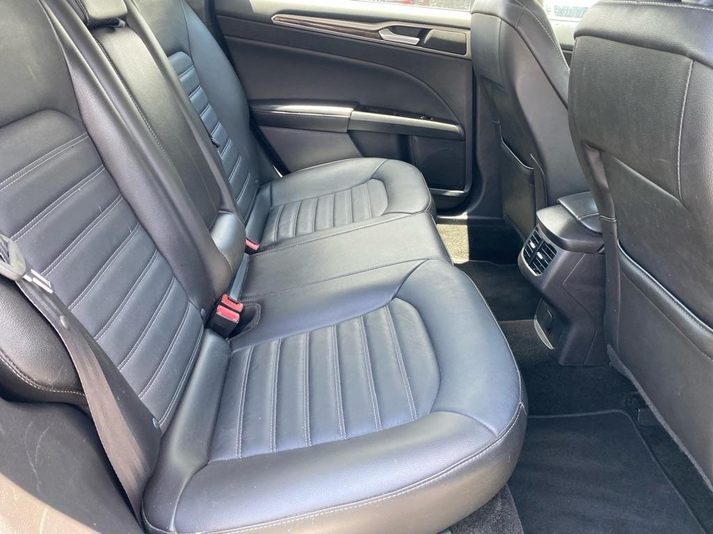 Ford Fusion SE 4D Sedan 4 Cyl 2016