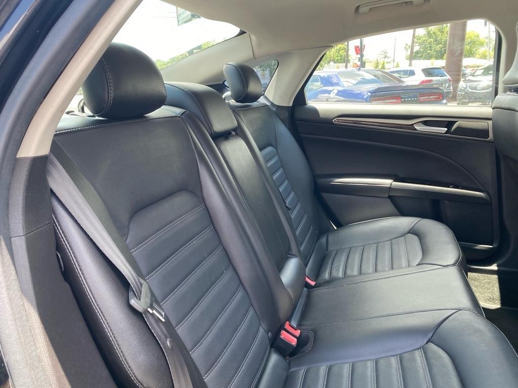 Ford Fusion SE 4D Sedan 4 Cyl 2016