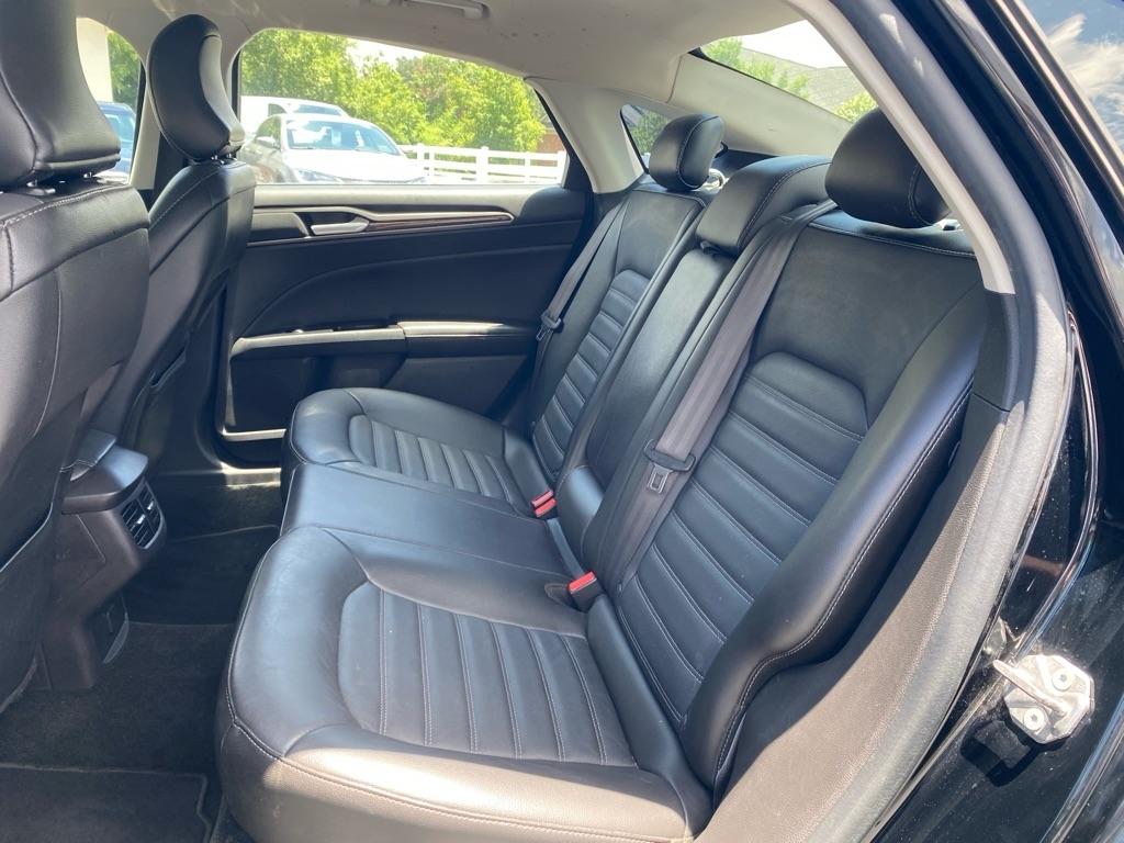 Ford Fusion SE 4D Sedan 4 Cyl 2016