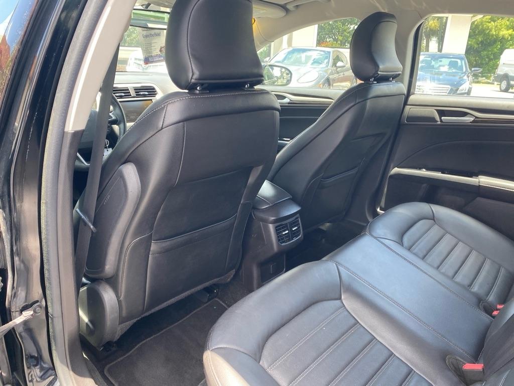 Ford Fusion SE 4D Sedan 4 Cyl 2016