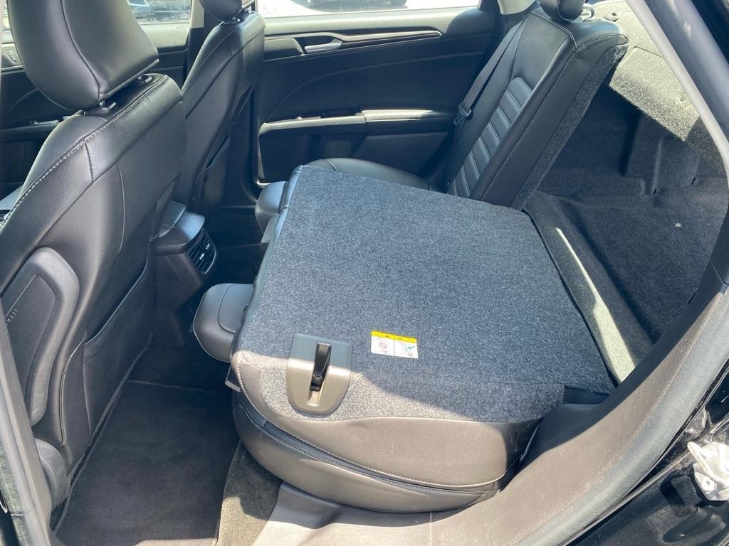 Ford Fusion SE 4D Sedan 4 Cyl 2016
