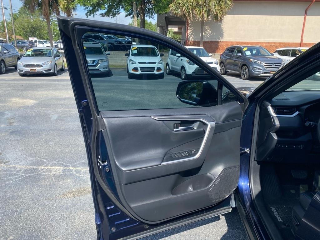 Toyota RAV4 Hybrid XLE AWD 2020
