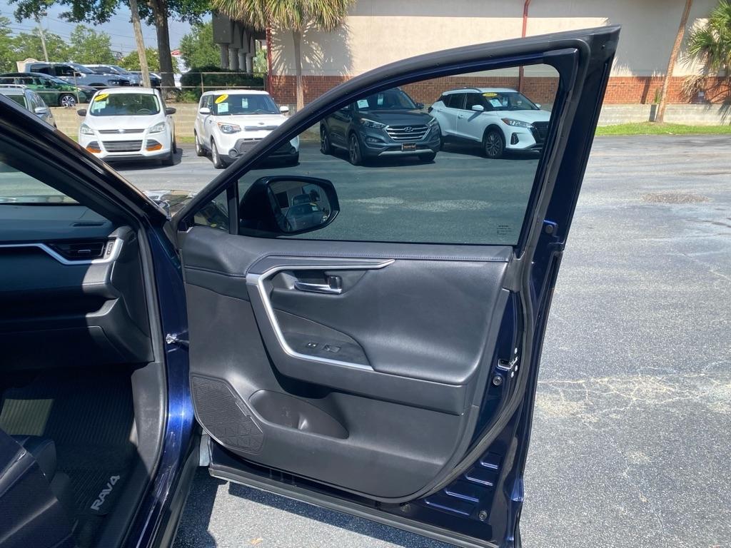 Toyota RAV4 Hybrid XLE AWD 2020