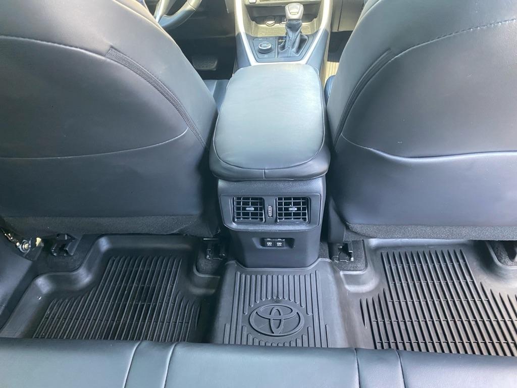 Toyota RAV4 Hybrid XLE AWD 2020