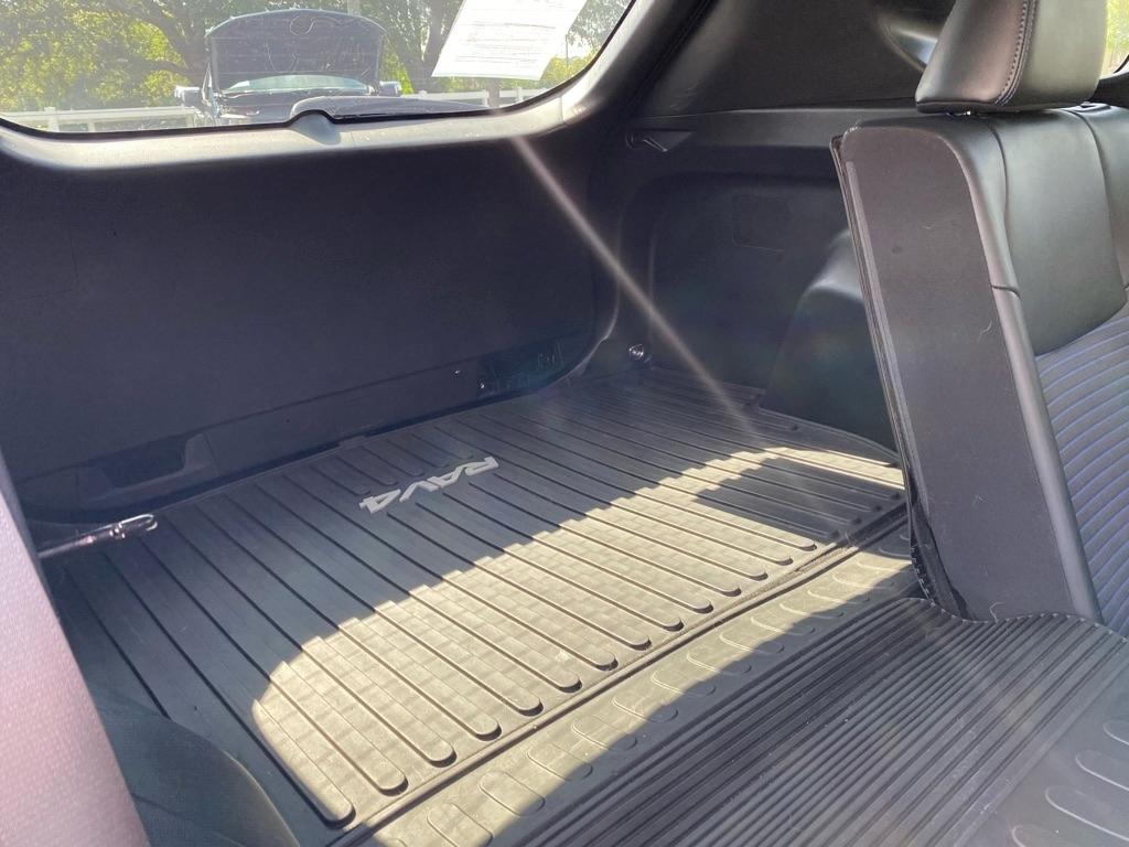 Toyota RAV4 Hybrid XLE AWD 2020