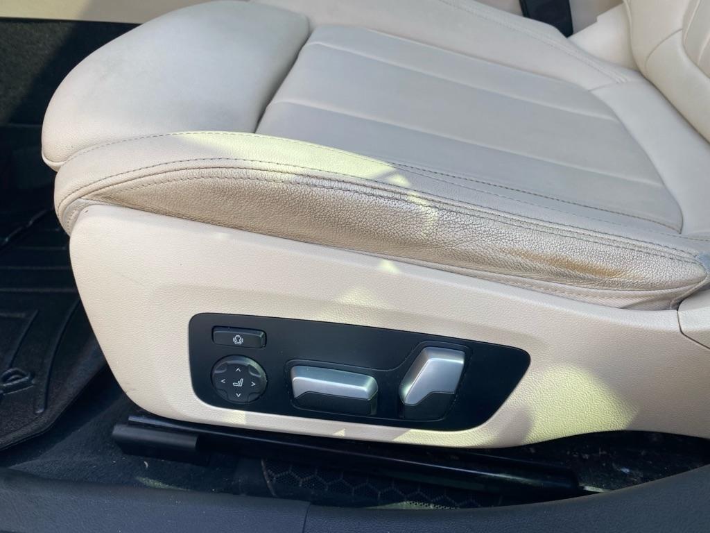 BMW 3-Series  2021