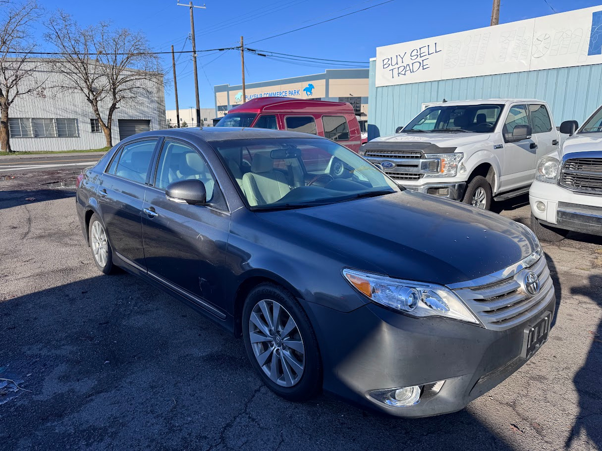 Toyota Avalon Base 2011