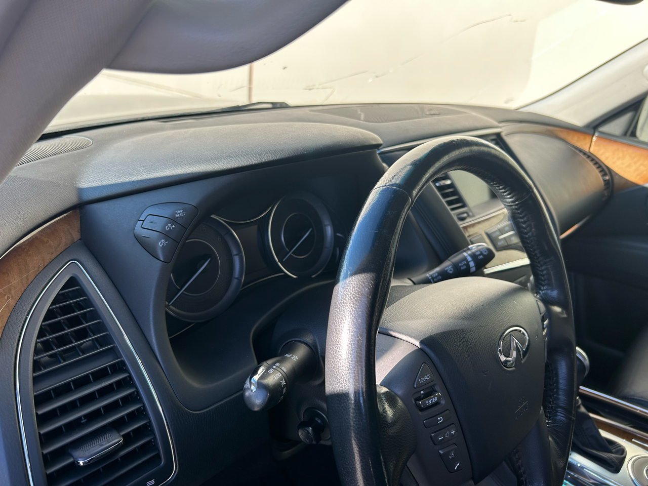 Infiniti QX56 2WD 2012