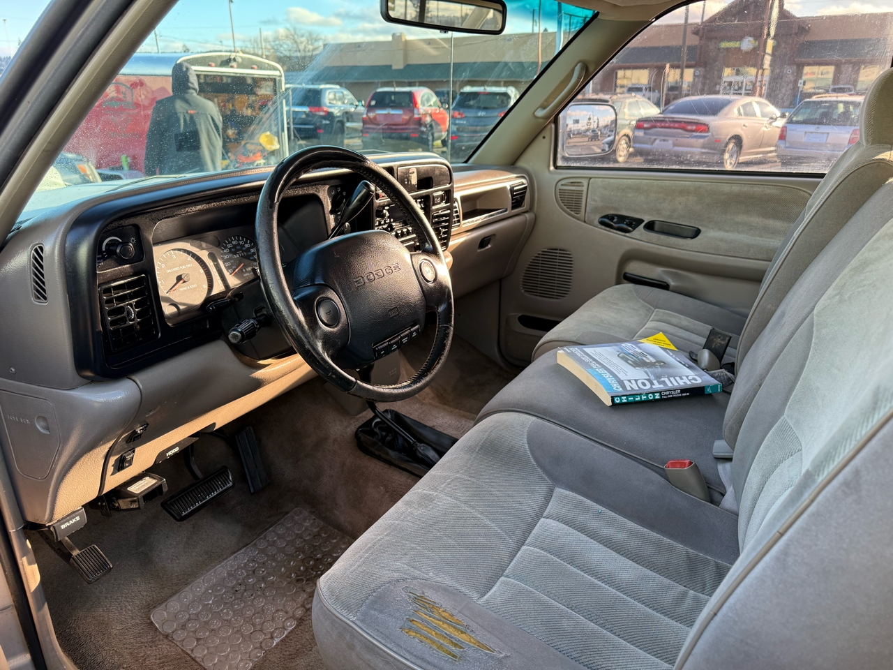 Dodge Ram 2500 ST Club Cab 8-ft. Bed 4WD 1995