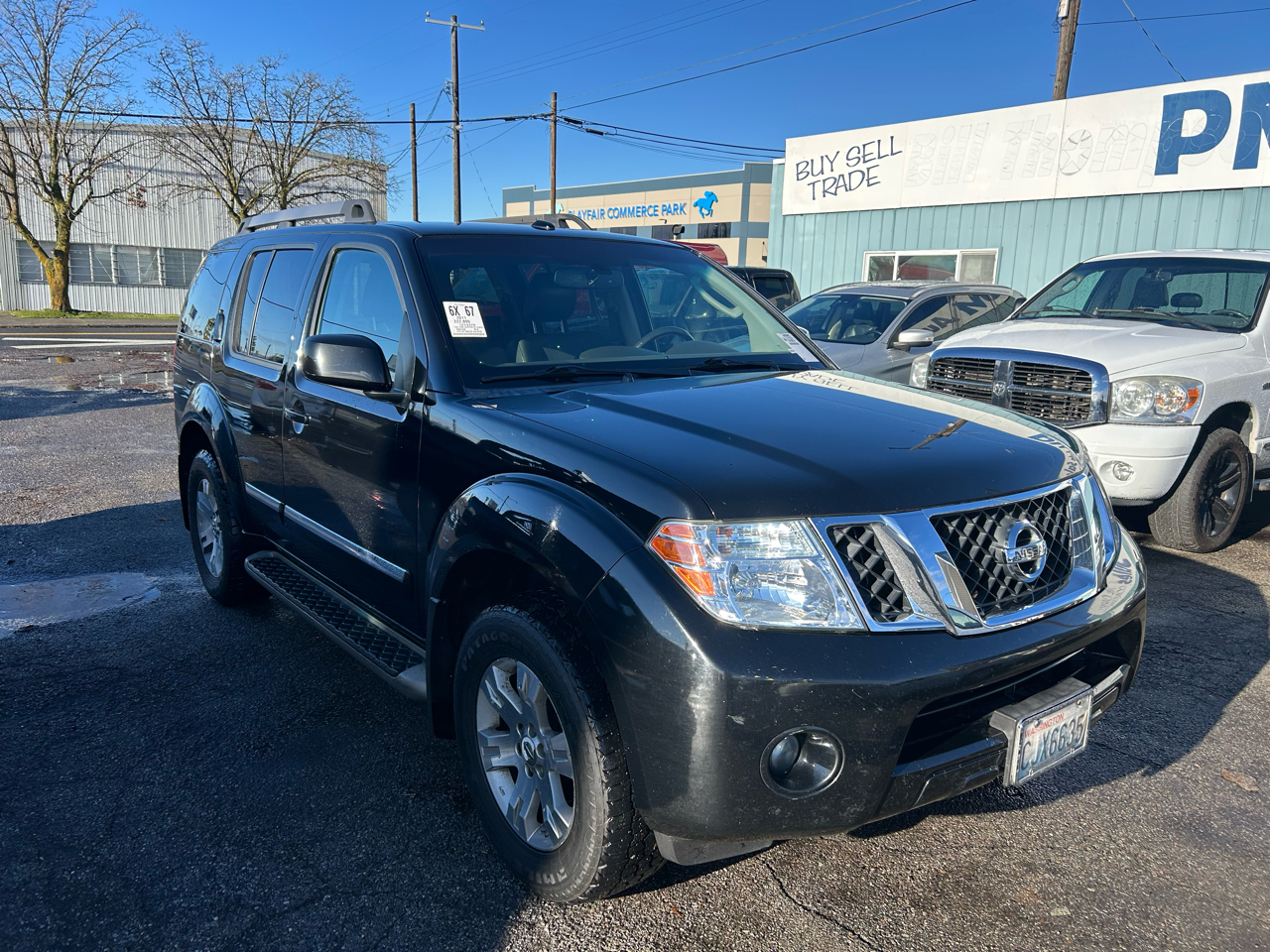 Nissan Pathfinder LE 4WD 2011