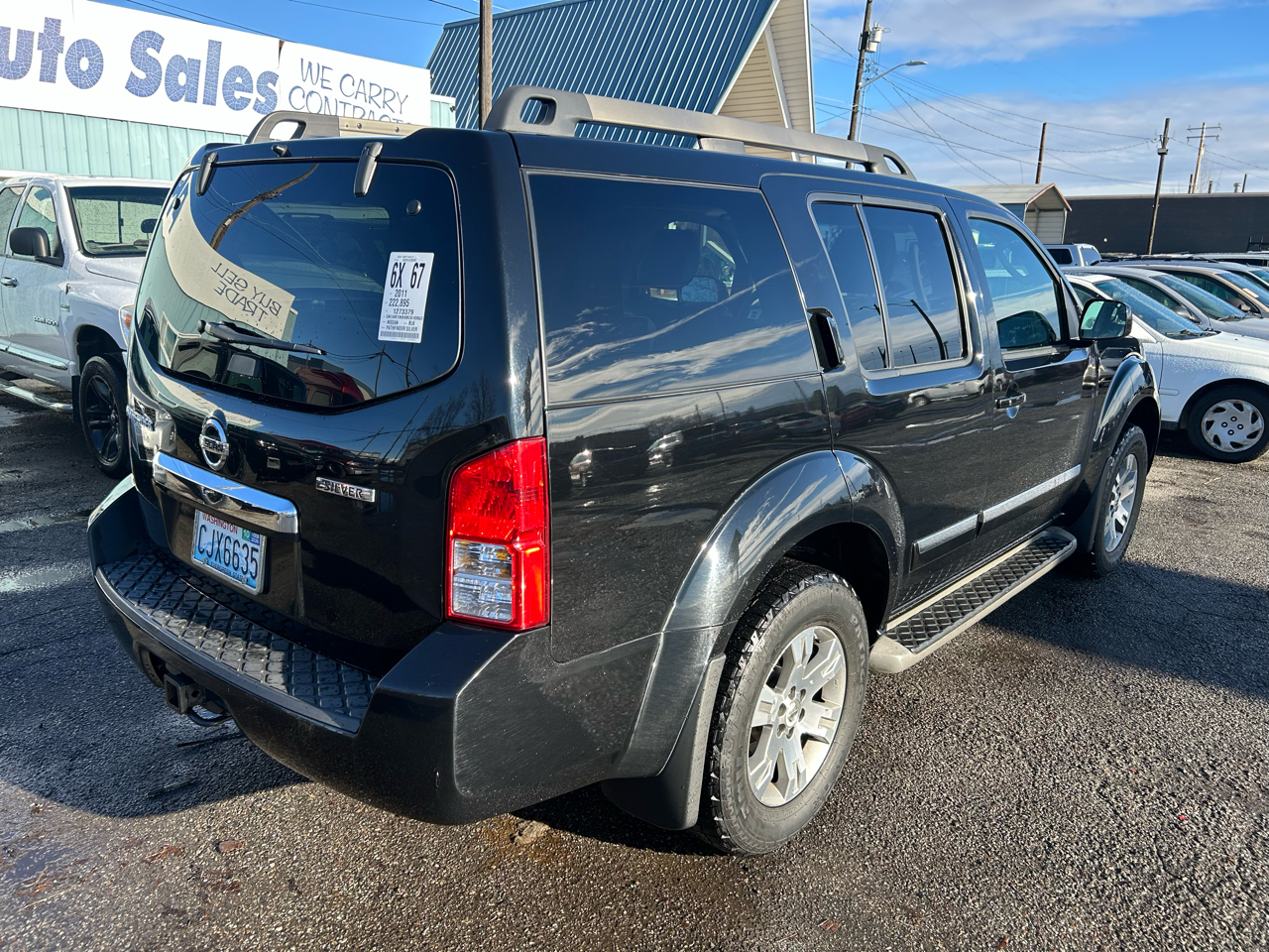 Nissan Pathfinder LE 4WD 2011