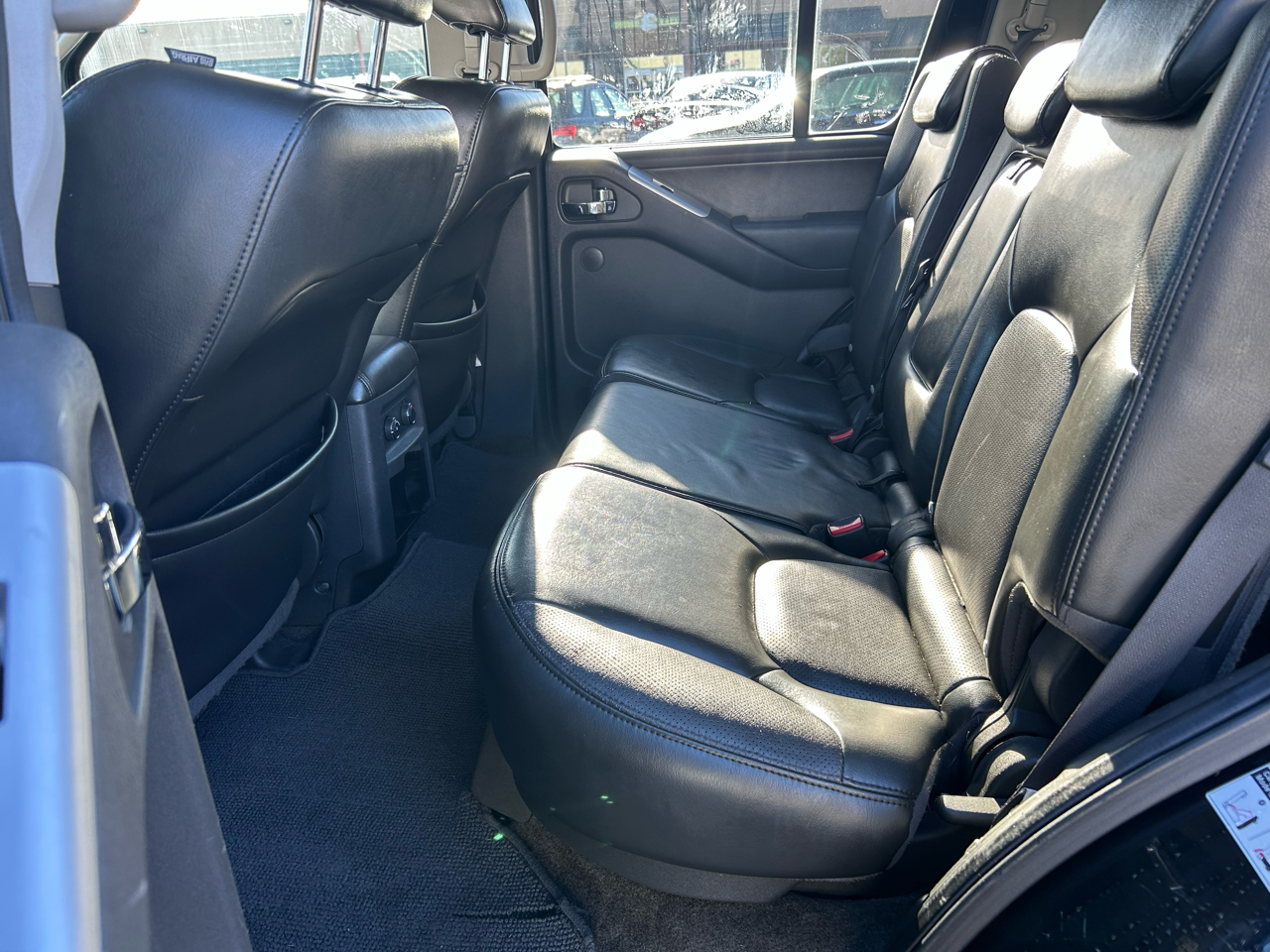 Nissan Pathfinder LE 4WD 2011