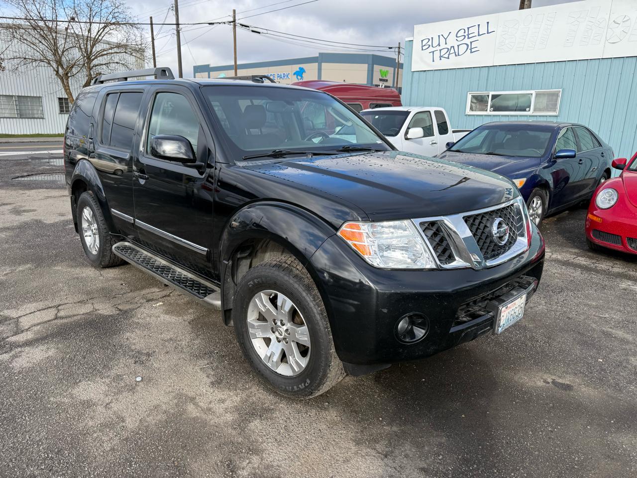 Nissan Pathfinder LE 4WD 2011