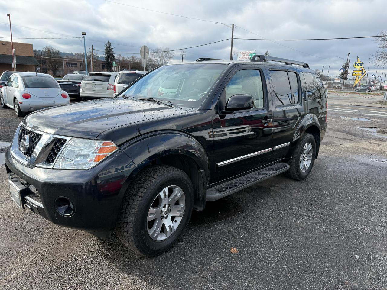 Nissan Pathfinder LE 4WD 2011
