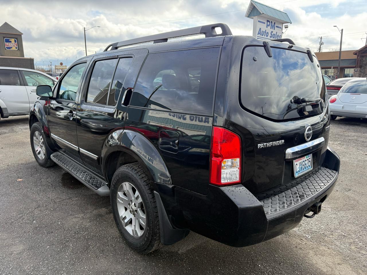 Nissan Pathfinder LE 4WD 2011