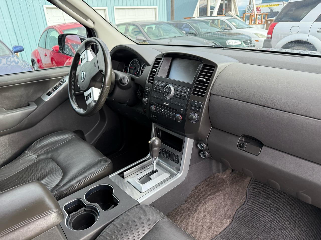 Nissan Pathfinder LE 4WD 2011