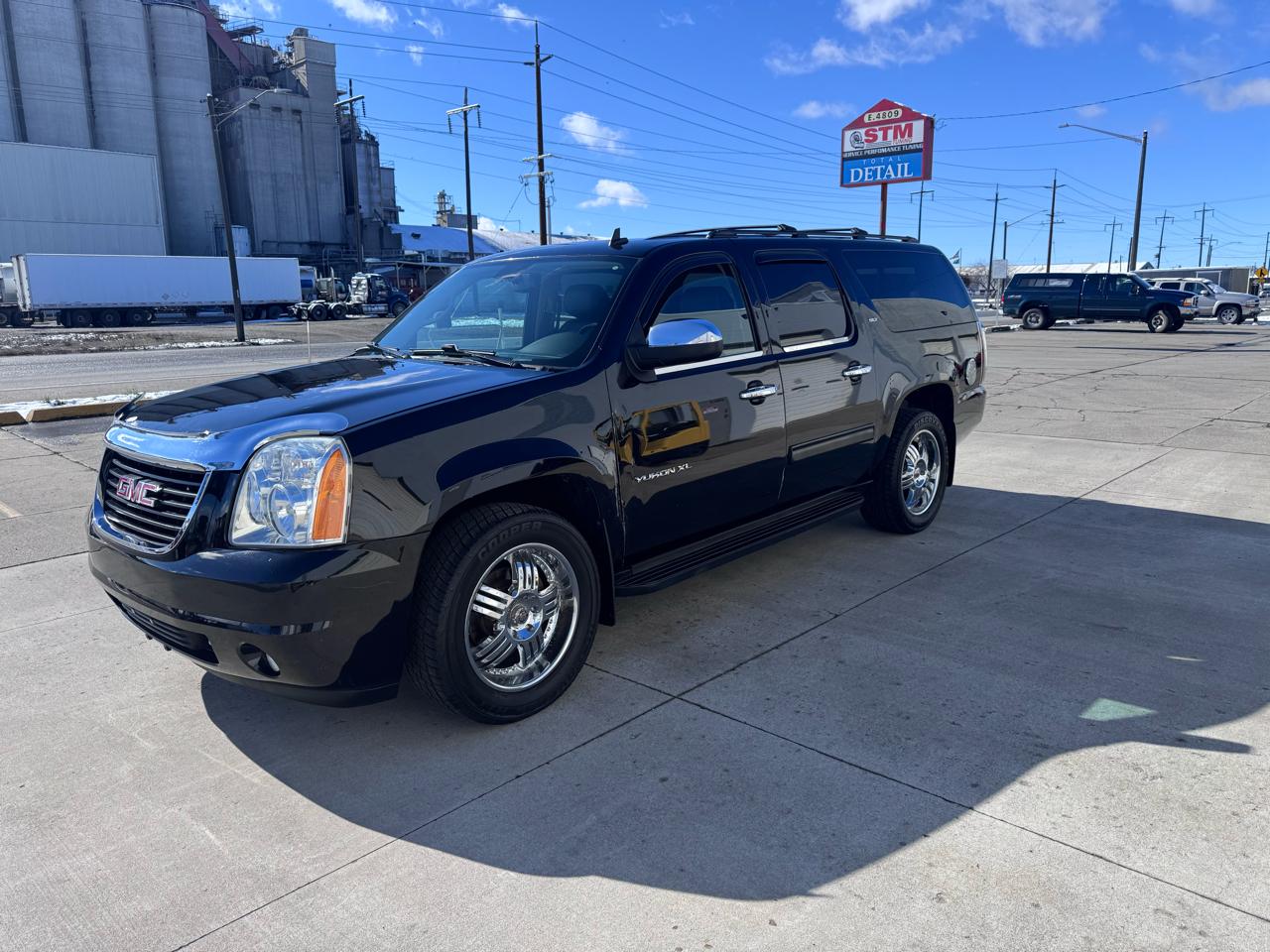 GMC Yukon XL SLT-1 1/2 Ton 4WD 2010