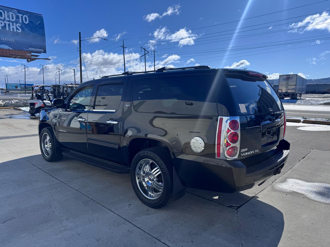 GMC Yukon XL SLT-1 1/2 Ton 4WD 2010