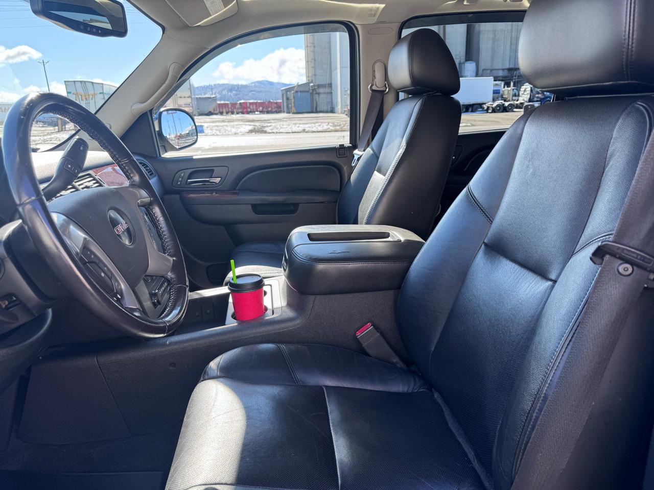 GMC Yukon XL SLT-1 1/2 Ton 4WD 2010