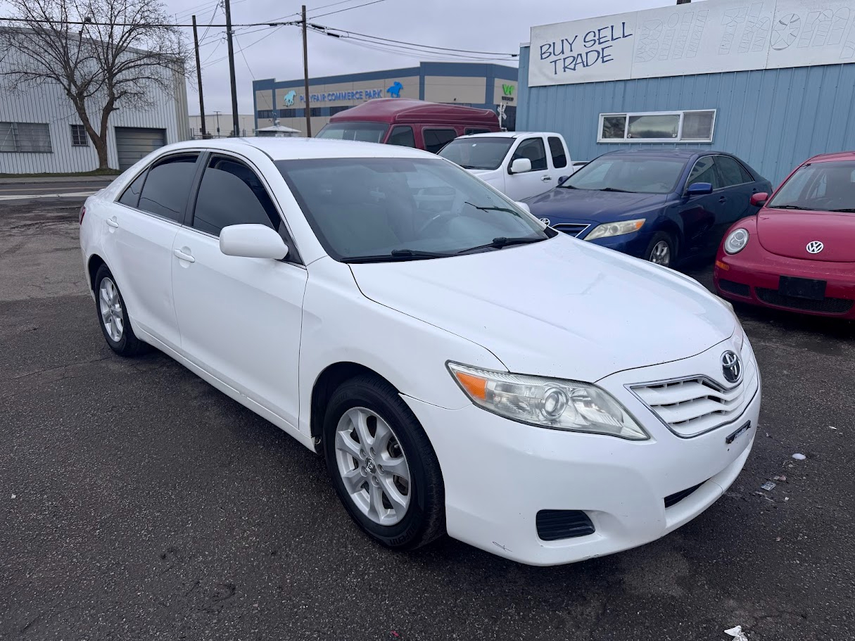 Toyota Camry Base 6-Spd AT 2011