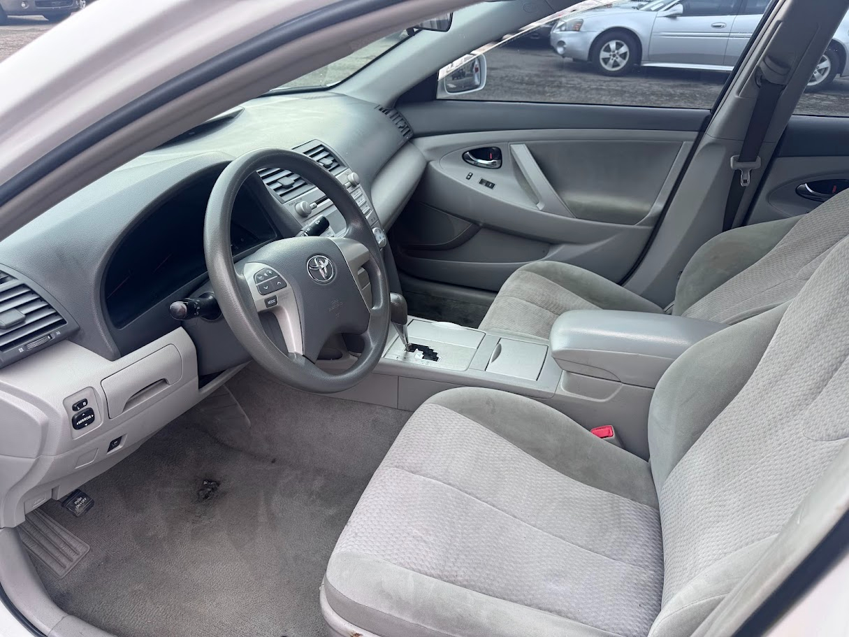 Toyota Camry Base 6-Spd AT 2011