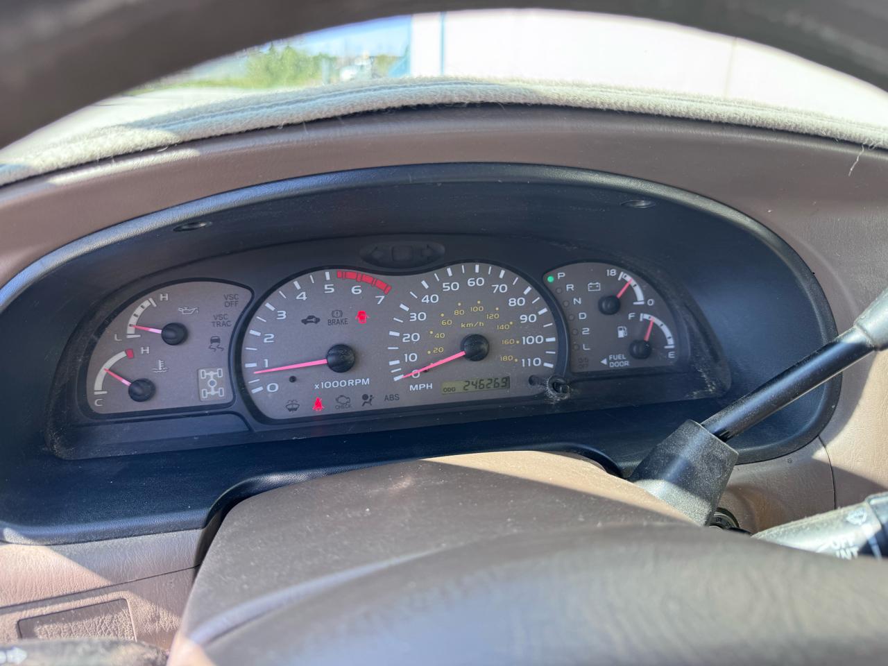 Toyota Sequoia SR5 4WD 2002