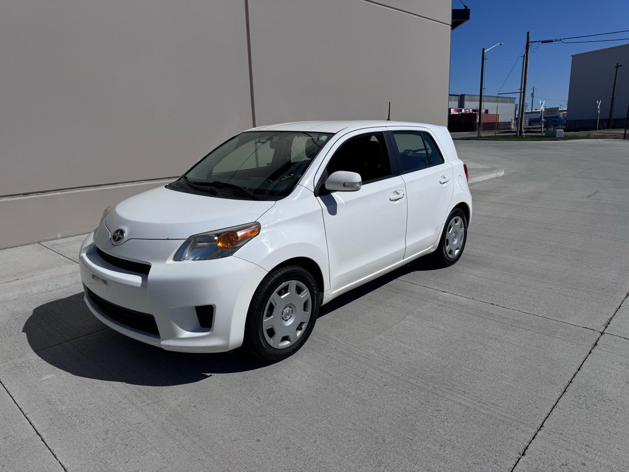 Scion xD 5-Door Hatchback 4-Spd AT 2014