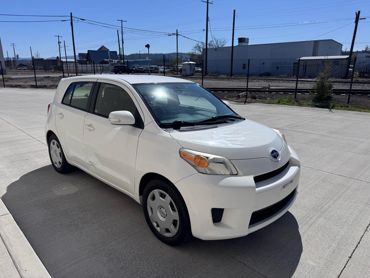 Scion xD 5-Door Hatchback 4-Spd AT 2014