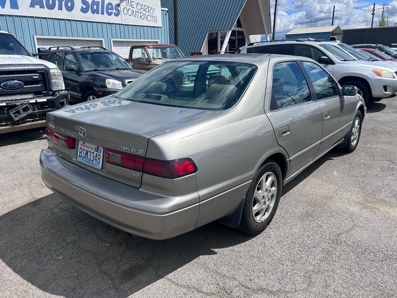 Toyota Camry LE V6 1999