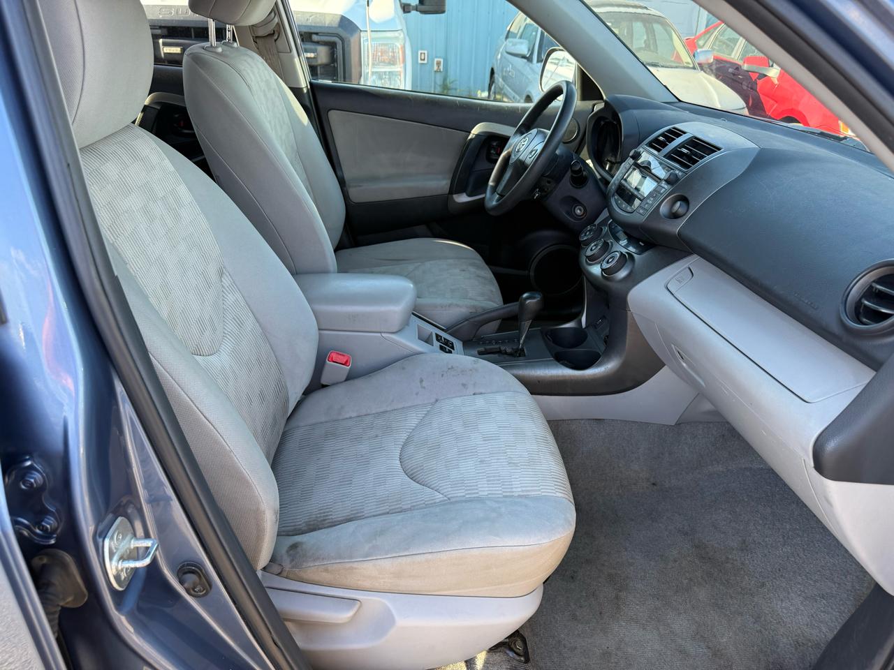 Toyota RAV4 Base I4 4WD 2010